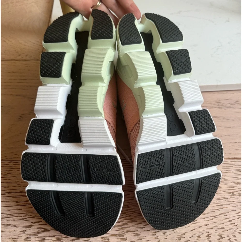 New-off size - On Cloud Cloudflyer 4 Road-Running Shoes -Women's 40 (R) 40.5 (L) - Picture 6 of 9